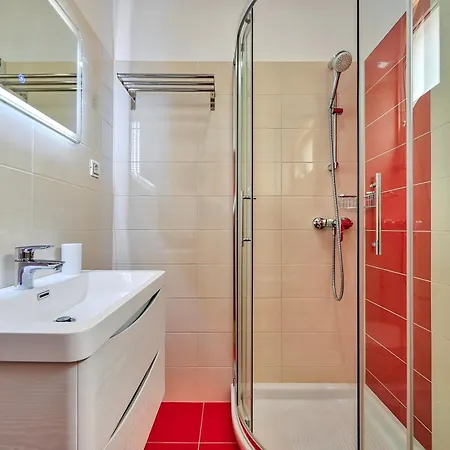 Teuta_commodious At The Vodnjan